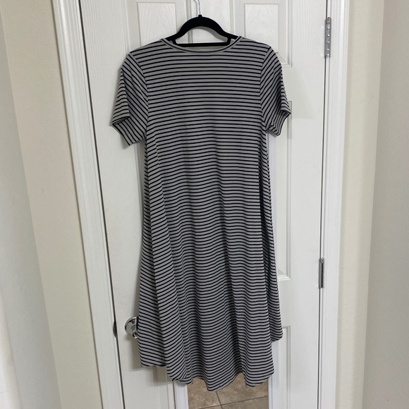 Gently Used LulaRoe Carly Dress (S) - Picture 2 of 6
